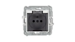 ICON Mechanizm gniazda bryzgoszczelnego z uziemieniem 2P+Z (klapka dymna, przesłony torów prądowych) biały IGPB-1zdp