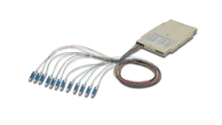 Tacka spawów światłowodowych z 12 kolorowymi pigtailami LC (UPC), MM OM4 50/125, 2m, LSZH A-96533-02-UPC-4