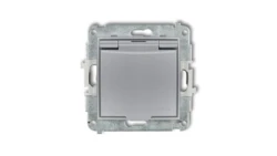 ICON Mechanizm gniazda bryzgoszczelnego z uziemieniem 2P+Z (klapka srebrny metalik, przesłony) srebrny metalik 7IGPB-1zp
