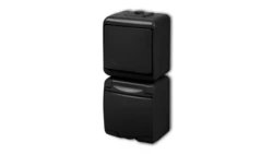 JUNIOR Łącznik schodowy z gniazdem pojedynczym z uziemieniem SCHUKO 2P+Z (klapka czarna bez przesłon) czarny 12WGHP-3s