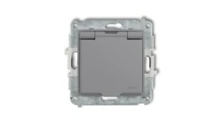 ICON Mechanizm gniazda bryzgoszczelnego z uziemieniem 2P+Z (klapka szary mat, przesłony torów prądowych) szary mat 27IGPB-1zp