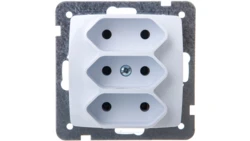 KARO Gniazdo potrójne b/u 2.5A EURO białe GP-3S/m/00